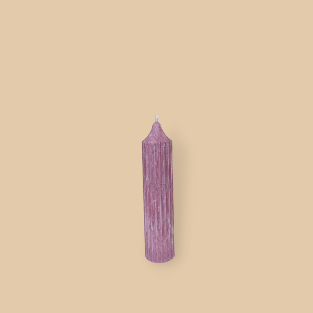 Pillar candle with a pointed top Mia in Calla (pastel cherry) colour.