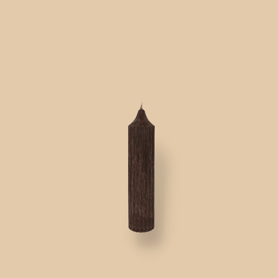 Pillar candle with a pointed top Mia in Cacao (chocolate brown) colour.