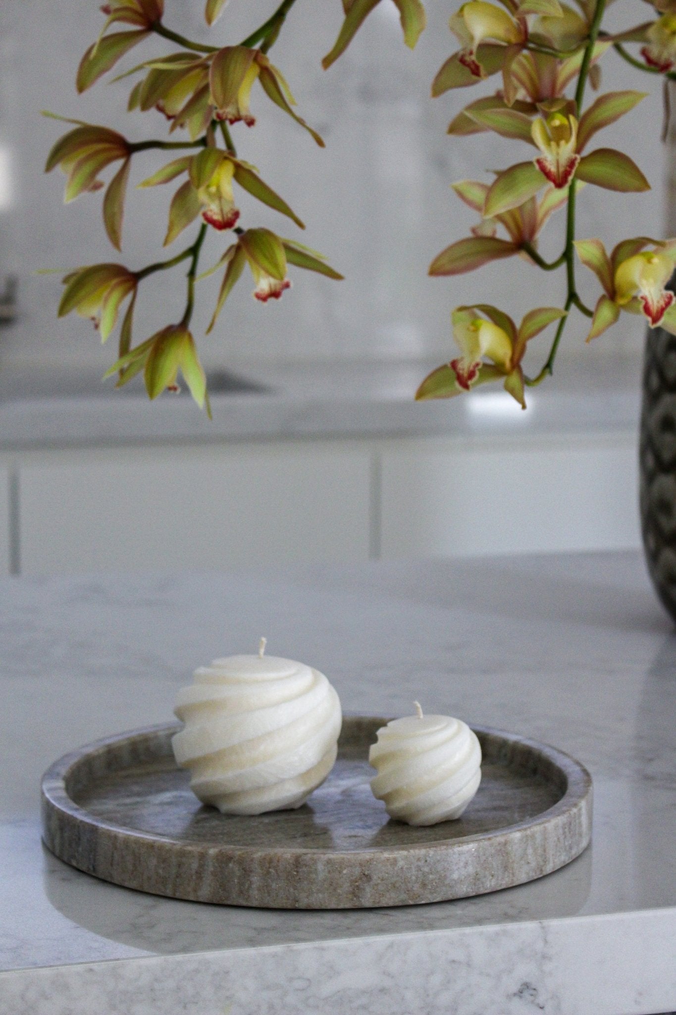 Spiral round floating candle spira in Ivory (white colour) shown in full size and mini size.